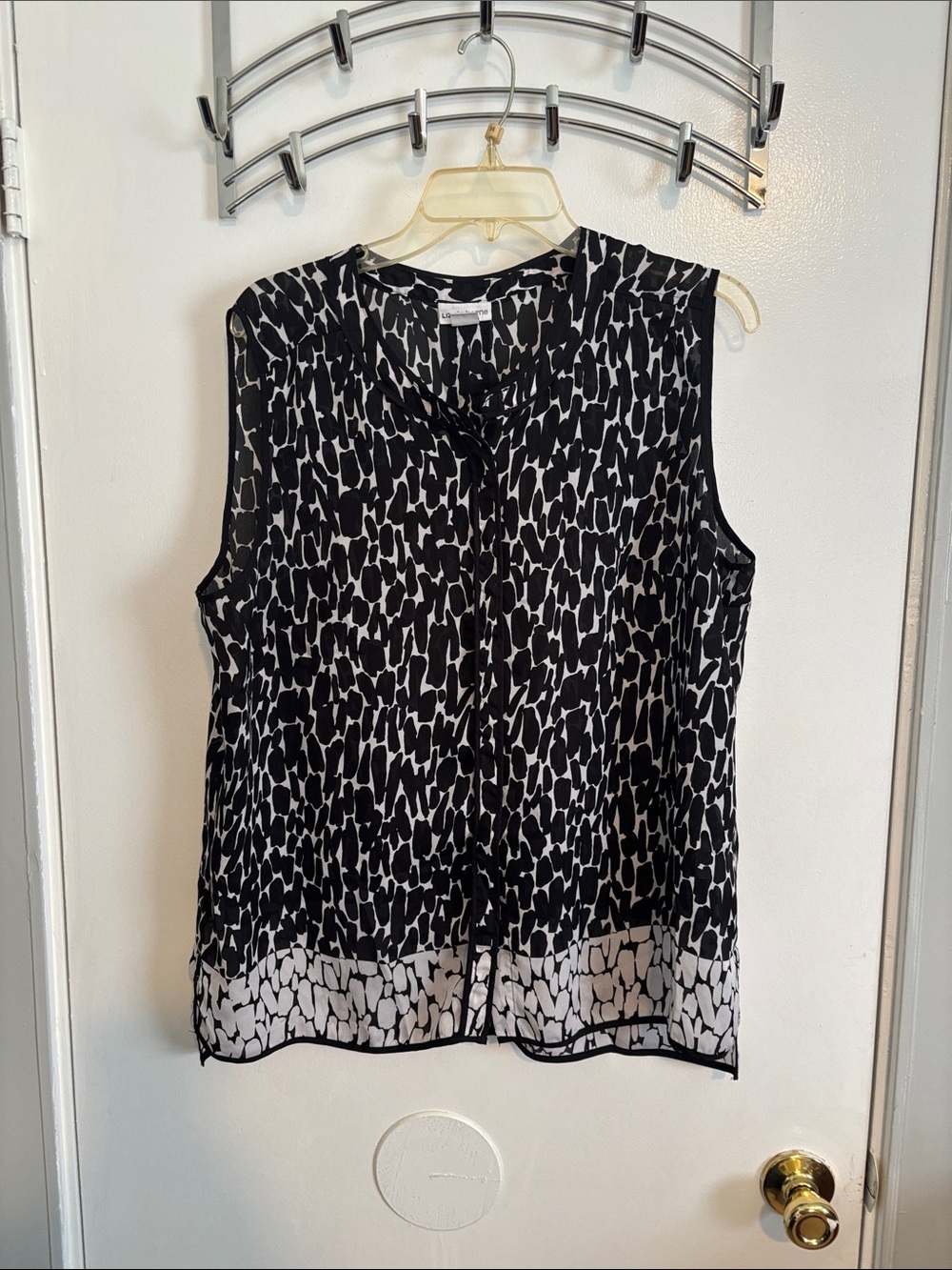 Liz Claiborne Black & White Sleeveless Printed Blouse